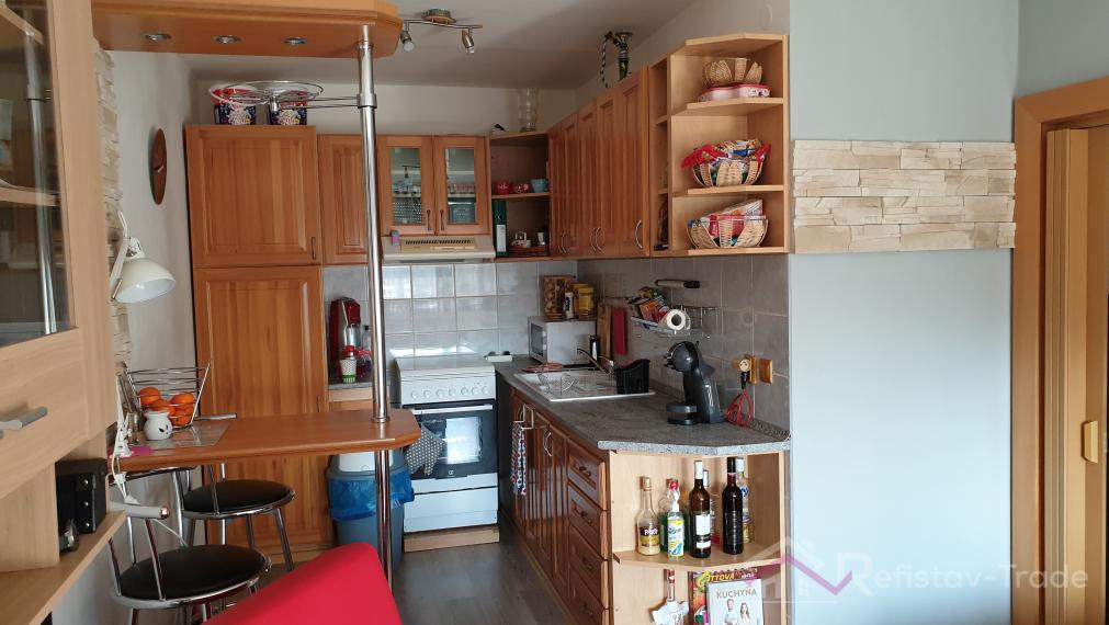 NA PREDAJ: 1,5-izbový byt s výhľadom do tichého parku, Nad jazerom