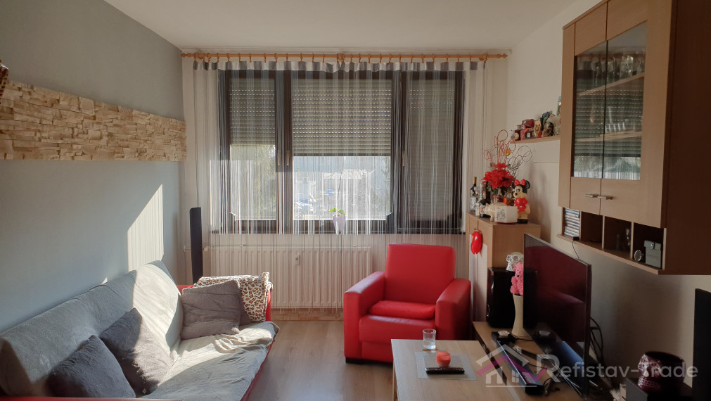 NA PREDAJ: 1,5-izbový byt s výhľadom do tichého parku, Nad jazerom