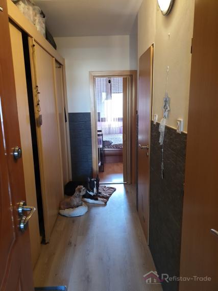 NA PREDAJ: 1,5-izbový byt s výhľadom do tichého parku, Nad jazerom