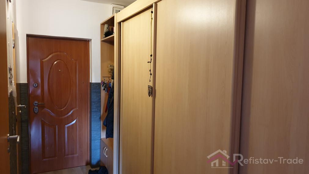 NA PREDAJ: 1,5-izbový byt s výhľadom do tichého parku, Nad jazerom