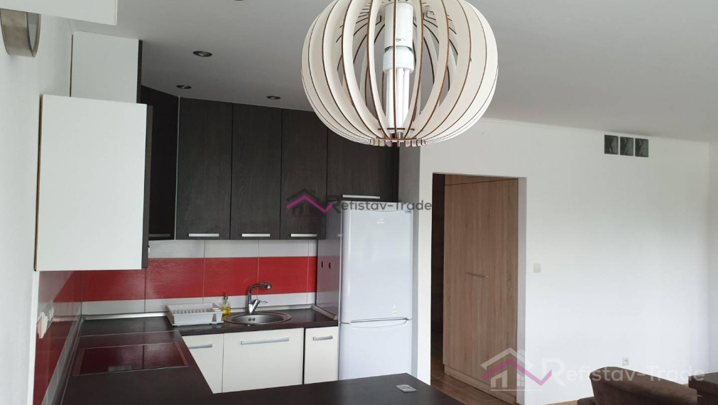 Na prenájom 3 izbový zrekonštruovaný, zariadený byt na Terase