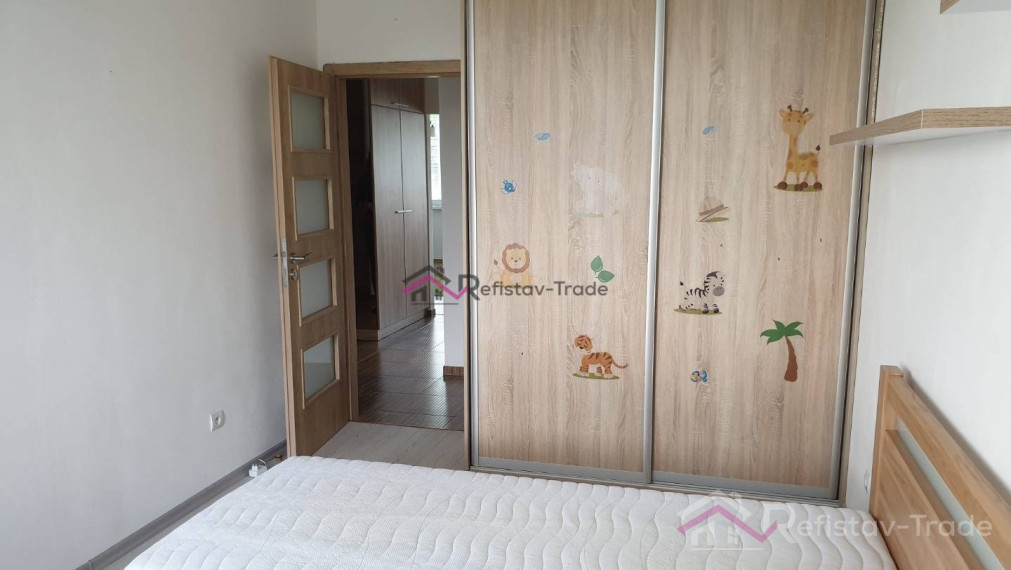 Na prenájom 3 izbový zrekonštruovaný, zariadený byt na Terase