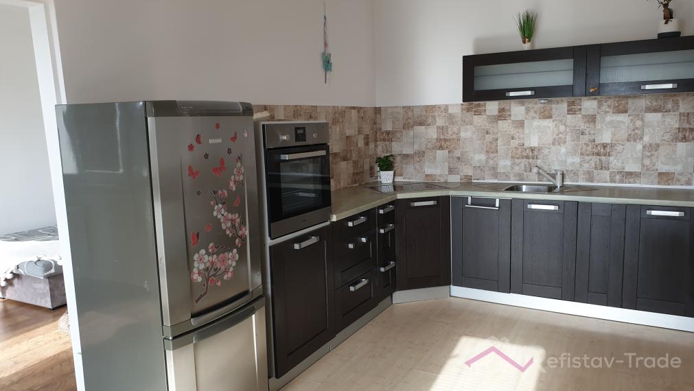 Na predaj 2 izbový byt pri Spoločenskom pavilóne, TR. SNP, 50m2, 6.posch.