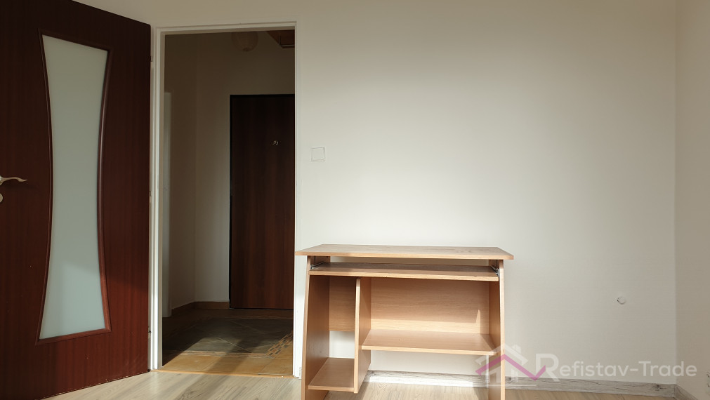 Na predaj 2 izbový byt pri Spoločenskom pavilóne, TR. SNP, 50m2, 6.posch.