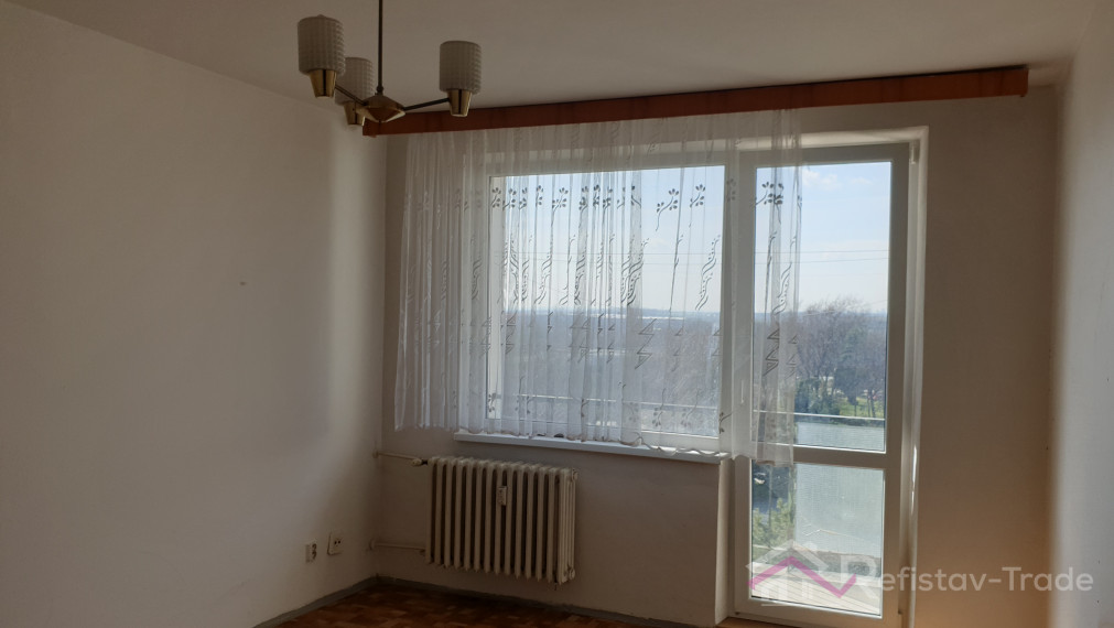 Veľký 2 izbový byt s lodžiou na sídl. Nad jazerom, Nám. kozmonautov