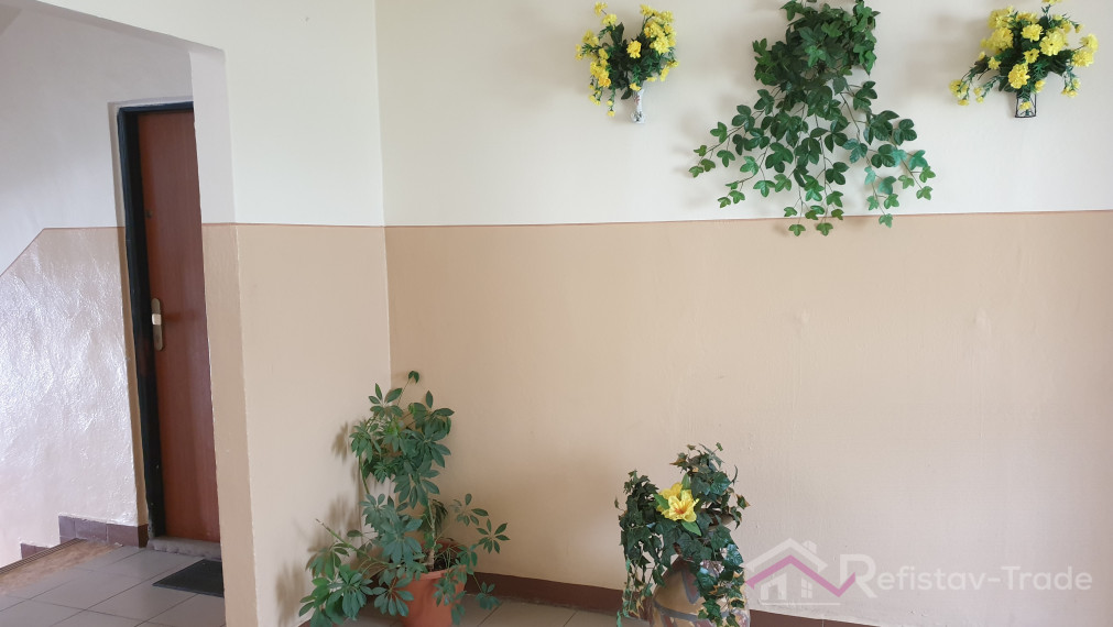 Veľký 2 izbový byt s lodžiou na sídl. Nad jazerom, Nám. kozmonautov