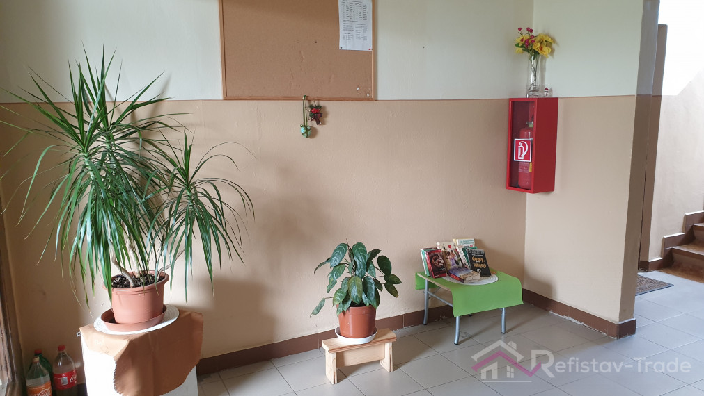 Veľký 2 izbový byt s lodžiou na sídl. Nad jazerom, Nám. kozmonautov