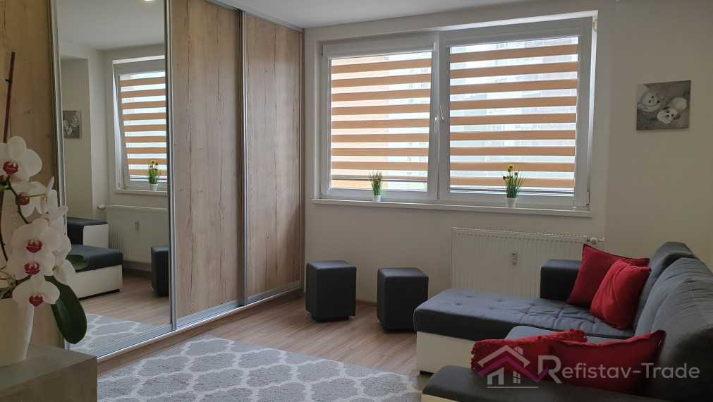 2 izbový zrekonštruovaný a zariadený byt s lodžiou