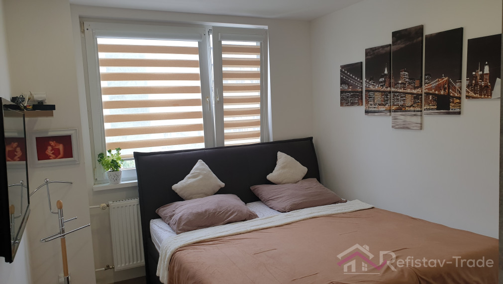 2 izbový zrekonštruovaný a zariadený byt s lodžiou