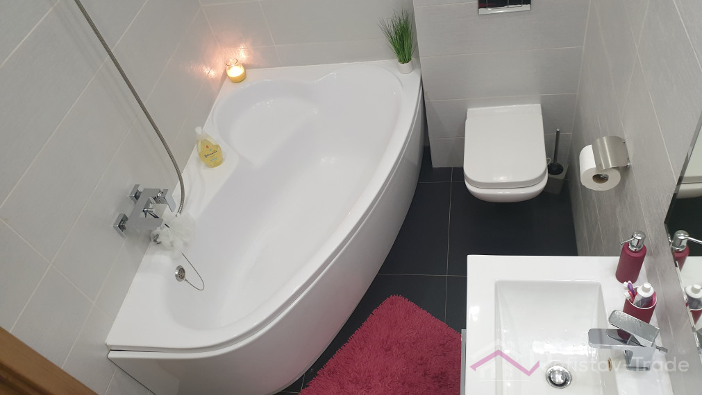 2 izbový zrekonštruovaný a zariadený byt s lodžiou