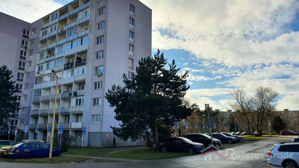 PRENAJATÉ Bezstarostné parkovanie - na prenájom 2 parkovacie státia pri Spoločenskom pavilóne