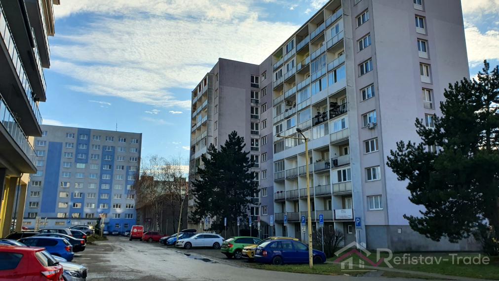 PRENAJATÉ Bezstarostné parkovanie - na prenájom 2 parkovacie státia pri Spoločenskom pavilóne