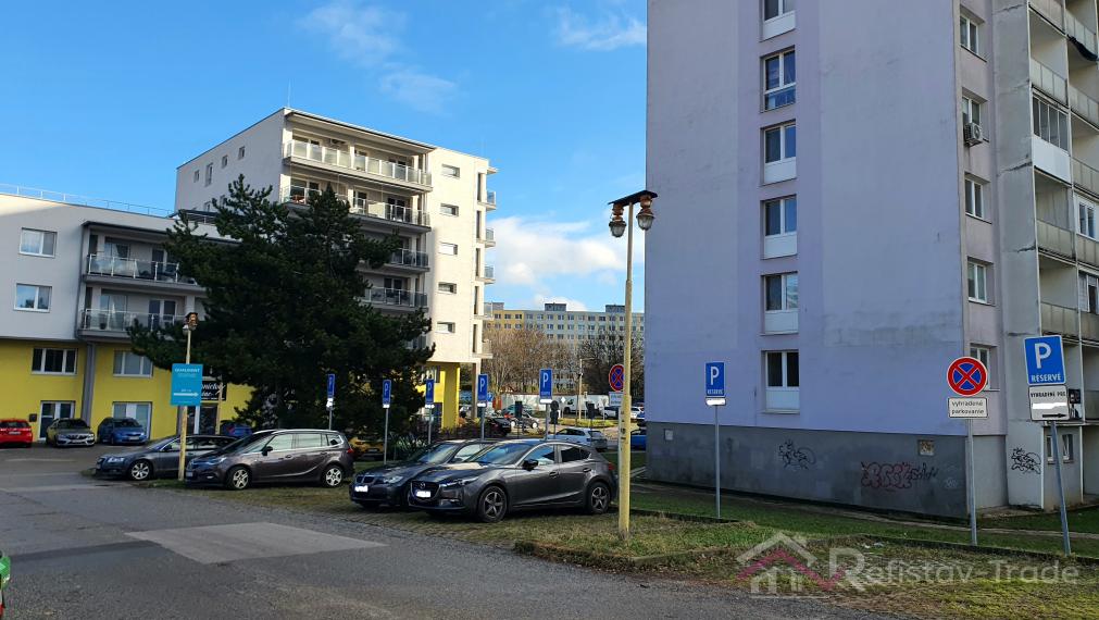 PRENAJATÉ Bezstarostné parkovanie - na prenájom 2 parkovacie státia pri Spoločenskom pavilóne