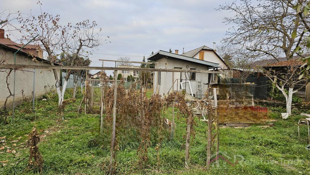 Stavebný pozemok, komplet IS a prístupom po asfaltovej ceste