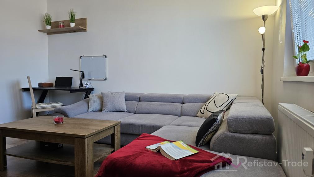 Na prenájom 2 izbový zrekonštruovaný a zariadený byt