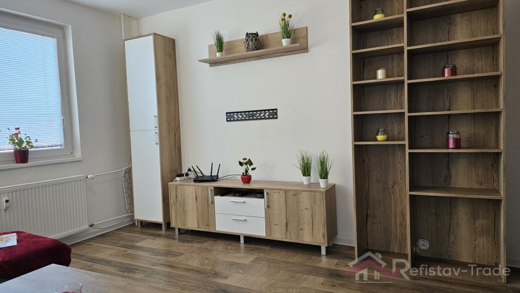 Na prenájom 2 izbový zrekonštruovaný a zariadený byt