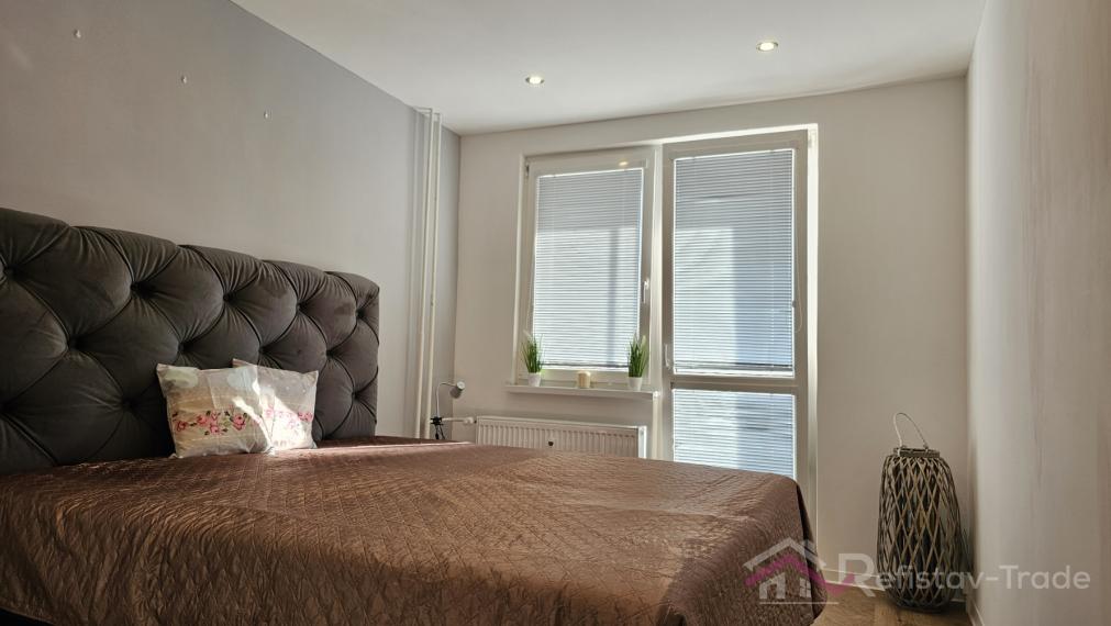 Na prenájom 2 izbový zrekonštruovaný a zariadený byt