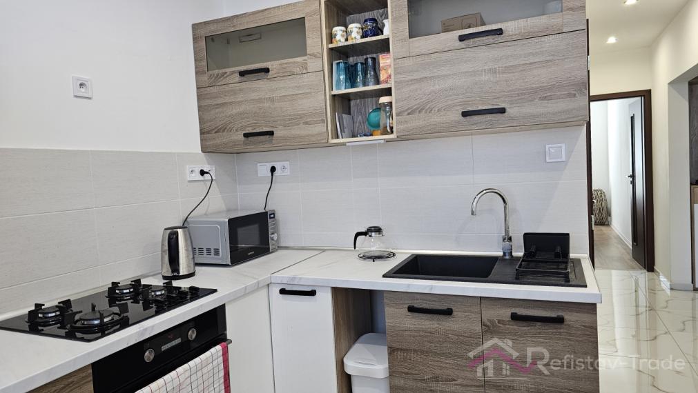 Na prenájom 2 izbový zrekonštruovaný a zariadený byt