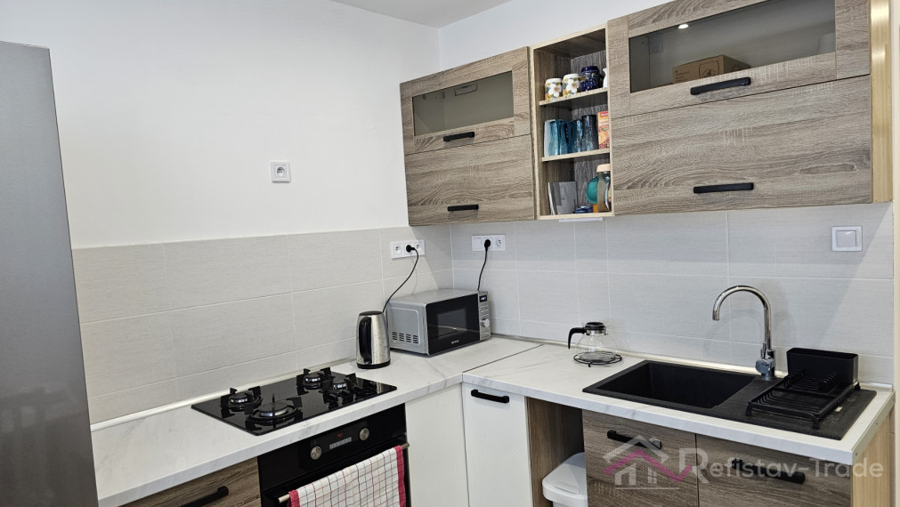 Na prenájom 2 izbový zrekonštruovaný a zariadený byt