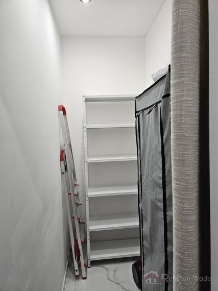 Na prenájom 2 izbový zrekonštruovaný a zariadený byt