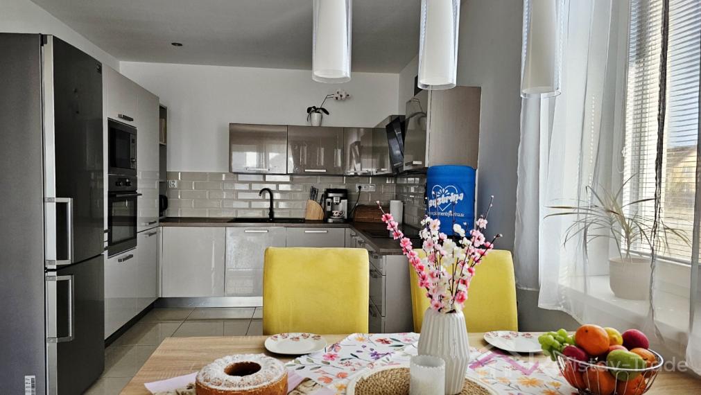 Tehlová novostavba s bazénom a terasou – Geča pri Košiciach