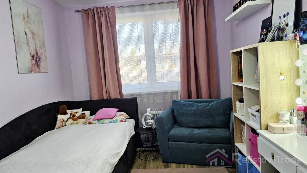 Tehlová novostavba s bazénom a terasou – Geča pri Košiciach