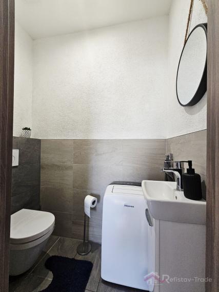 Tehlová novostavba s bazénom a terasou – Geča pri Košiciach