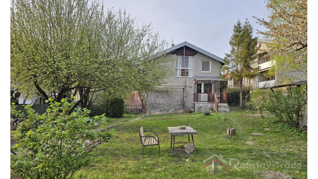 Priestranný rodinný dom s veľkým pozemkom len pár minút od Košíc