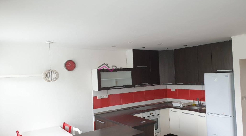 Na prenájom 3 izbový zrekonštruovaný, zariadený byt na Terase