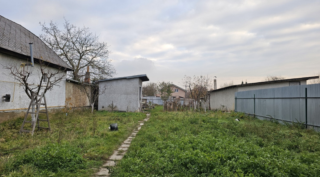 Stavebný pozemok, komplet IS a prístupom po asfaltovej ceste