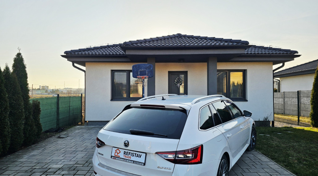 Tehlová novostavba s bazénom a terasou – Geča pri Košiciach