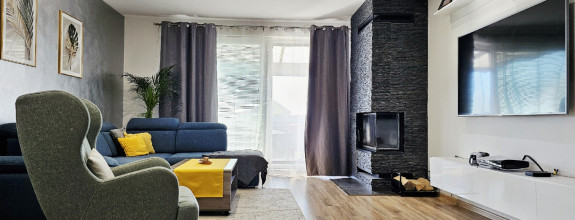 Tehlová novostavba s bazénom a terasou – Geča pri Košiciach