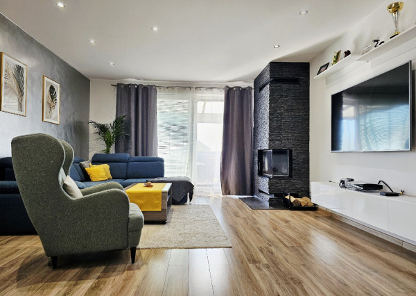 Tehlová novostavba s bazénom a terasou – Geča pri Košiciach